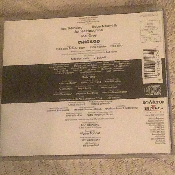 Chicago CD The 🎵 Musical  RCA Victor in excellent condition - Picture 3 of 6